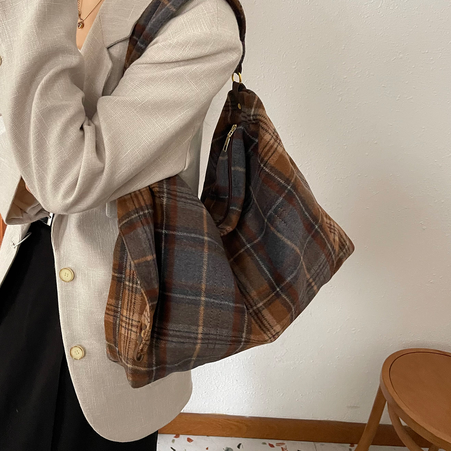 ZATZ慵懒风格纹毛呢斜挎包