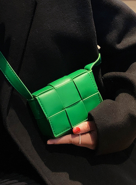小众设计小包包女2026新款潮春夏高级感迷你绿色编织包质感斜挎包