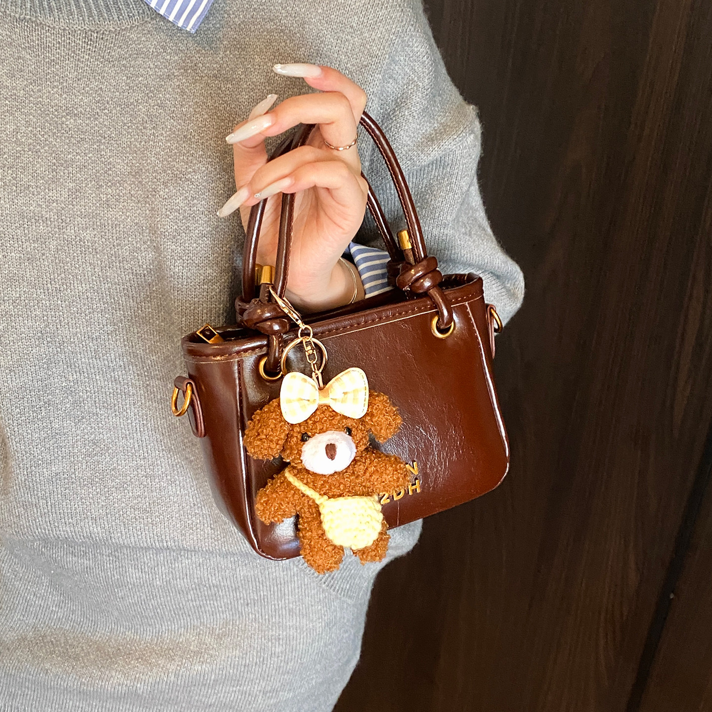 手拎油蜡皮小包包女2025新款秋冬时尚菜篮子水桶包洋气复古斜挎包,箱包皮具/热销女包/男包,水桶包,淘宝优惠券,粉丝福利购,淘宝优惠卷