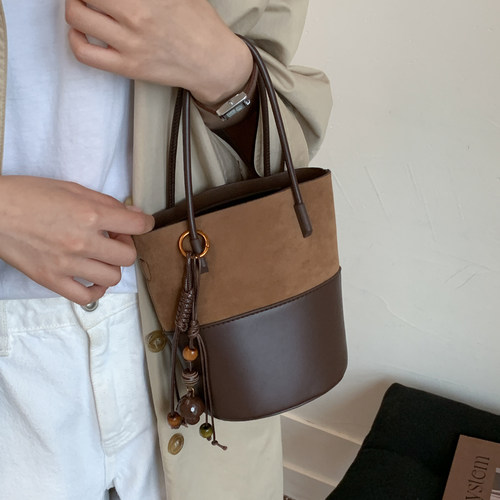 ZATZ麂皮磨砂撞色手提水桶包