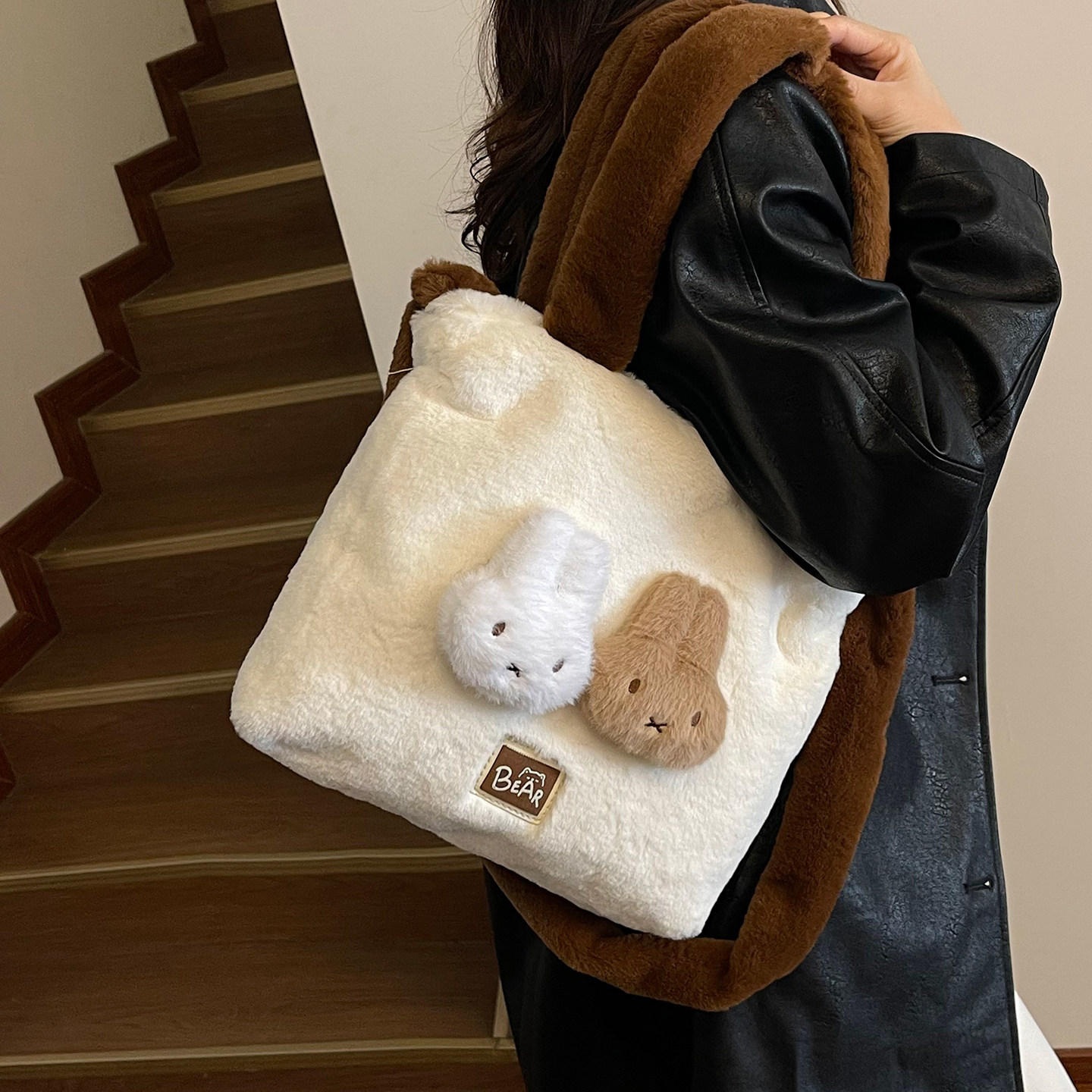 毛茸茸公仔腋下大包包女2025新款少女风毛毛托特包秋冬通勤单肩包,箱包皮具/热销女包/男包,托特包,淘宝优惠券,粉丝福利购,淘宝优惠卷