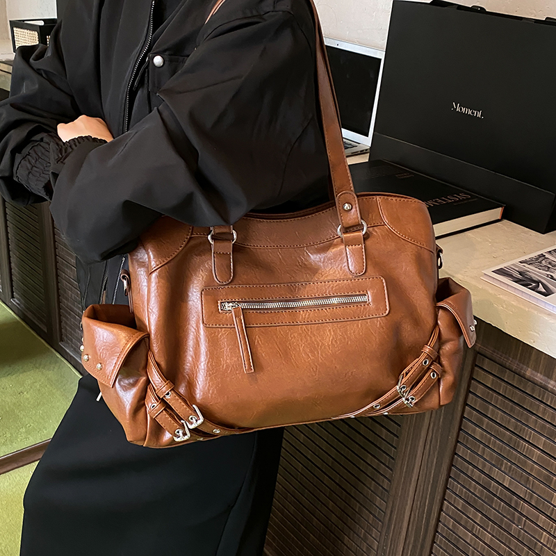 ZATZ复古辣妹风油蜡皮托特包