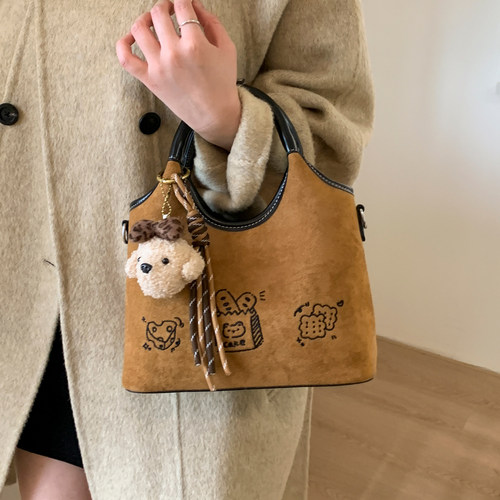 ZATZ麂皮手提磨砂斜挎包水桶包