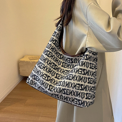 时尚百搭字母腋下托特包
