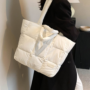 大容量羽绒包包女2025新款 质感手提托特包春夏百搭单肩包大包 时尚
