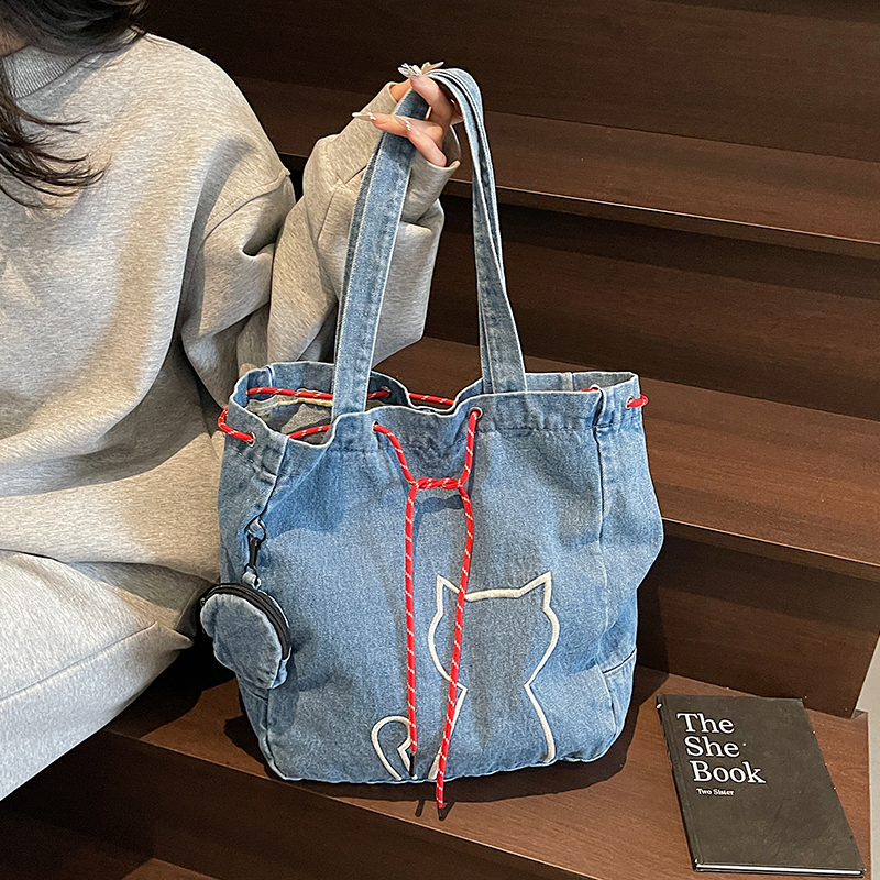 百搭牛仔布大包包女2025新款夏季时尚大学生上课包猫咪刺绣托特包