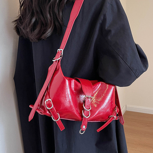 时尚 春夏质感单肩小包包2025新款 女士斜挎包潮酷机车风蜡皮腋下包