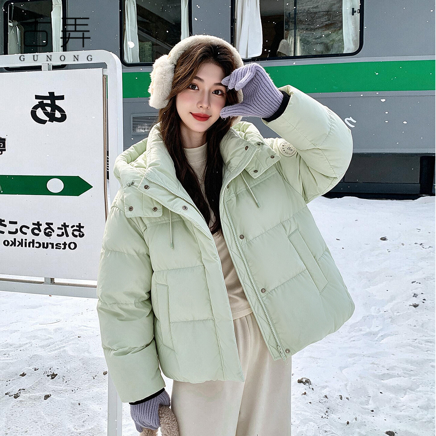 韩系女款宽松连帽短款泡芙羽绒服