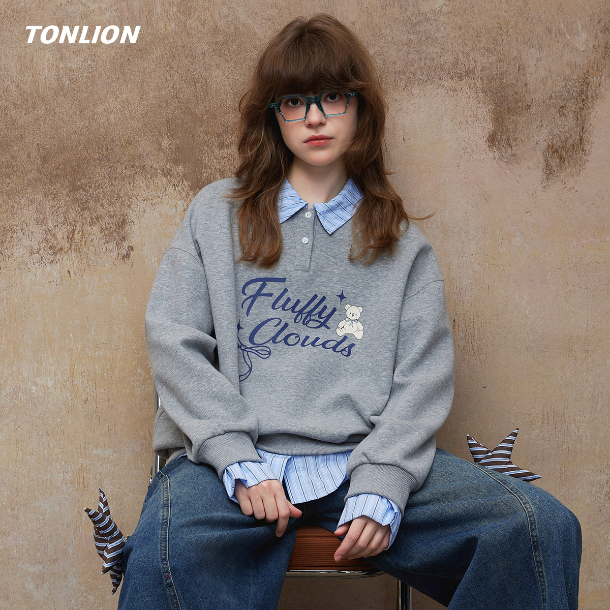 唐狮灰色加绒卫衣女2025冬季新款翻领拼接假两件印花宽松套头上衣