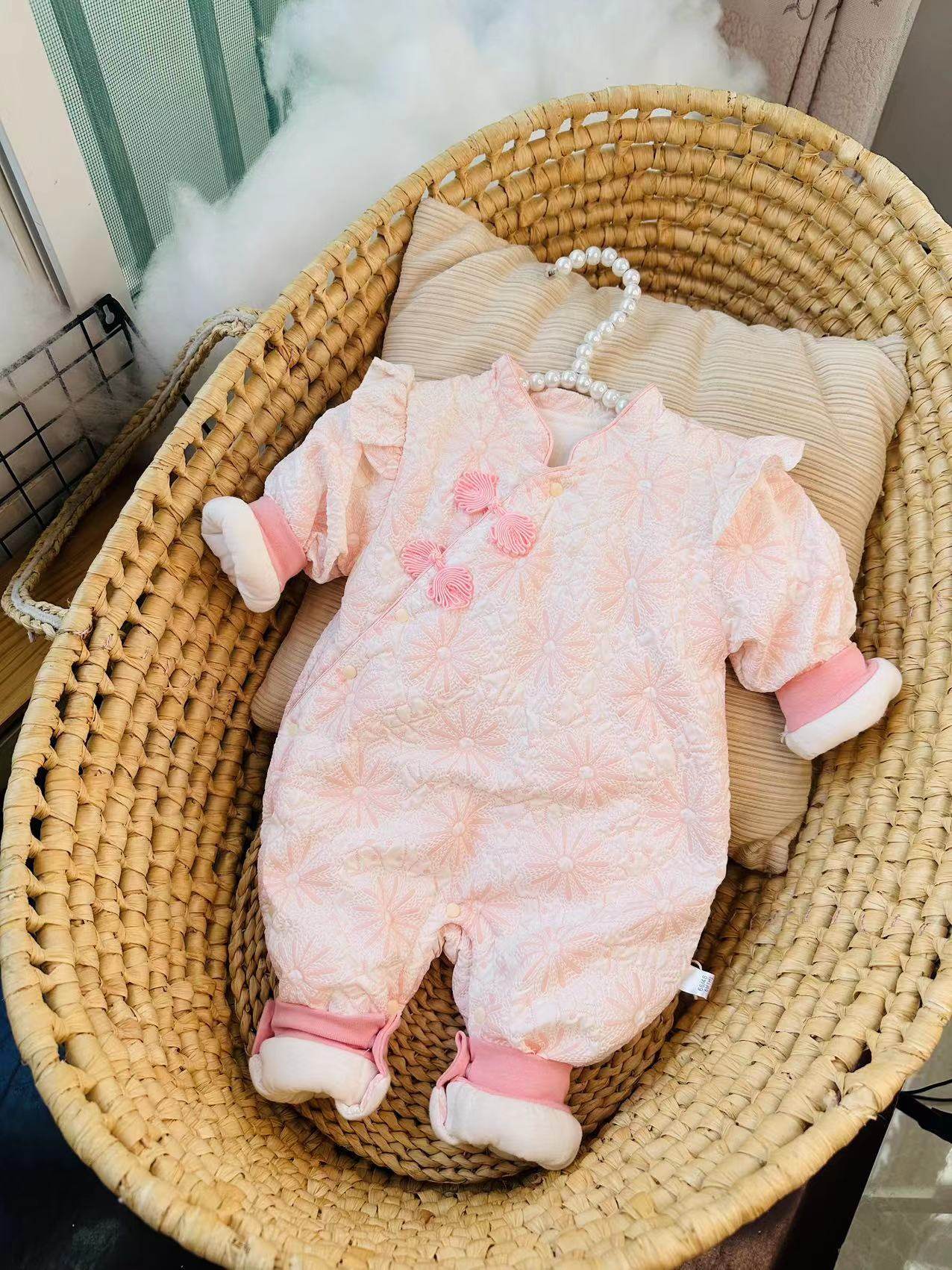 婴儿连体衣连体衣夹棉新生儿衣服宝宝童装套装男女宝宝春款新款