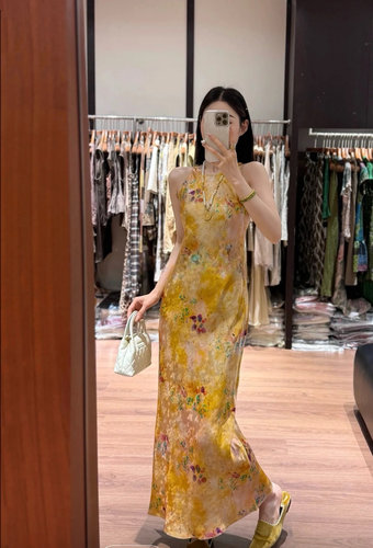 人丝香云纱斜裁连衣裙高品质复古鎏金油画碎花裙欧货2026夏季裙子