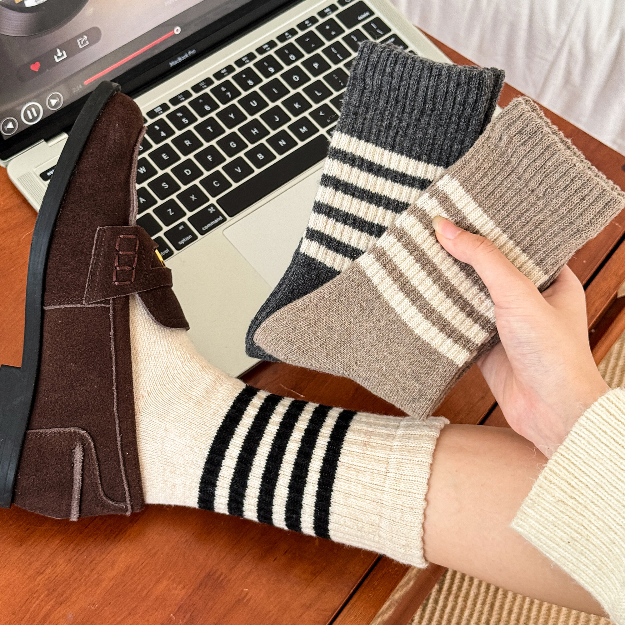 袜子女款2025新款加厚保暖羊毛中筒袜秋冬季日系学院风条纹长筒袜,女士内衣/男士内衣/家居服,中筒袜,淘宝优惠券,粉丝福利购,淘宝优惠卷