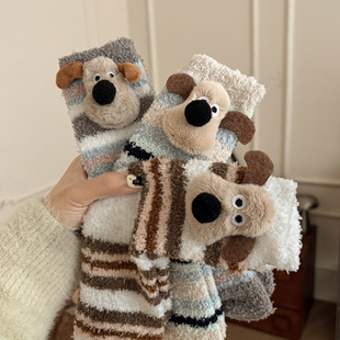 条纹小狗加厚珊瑚绒袜子女毛绒秋冬加绒保暖睡眠袜可爱卡通中筒袜