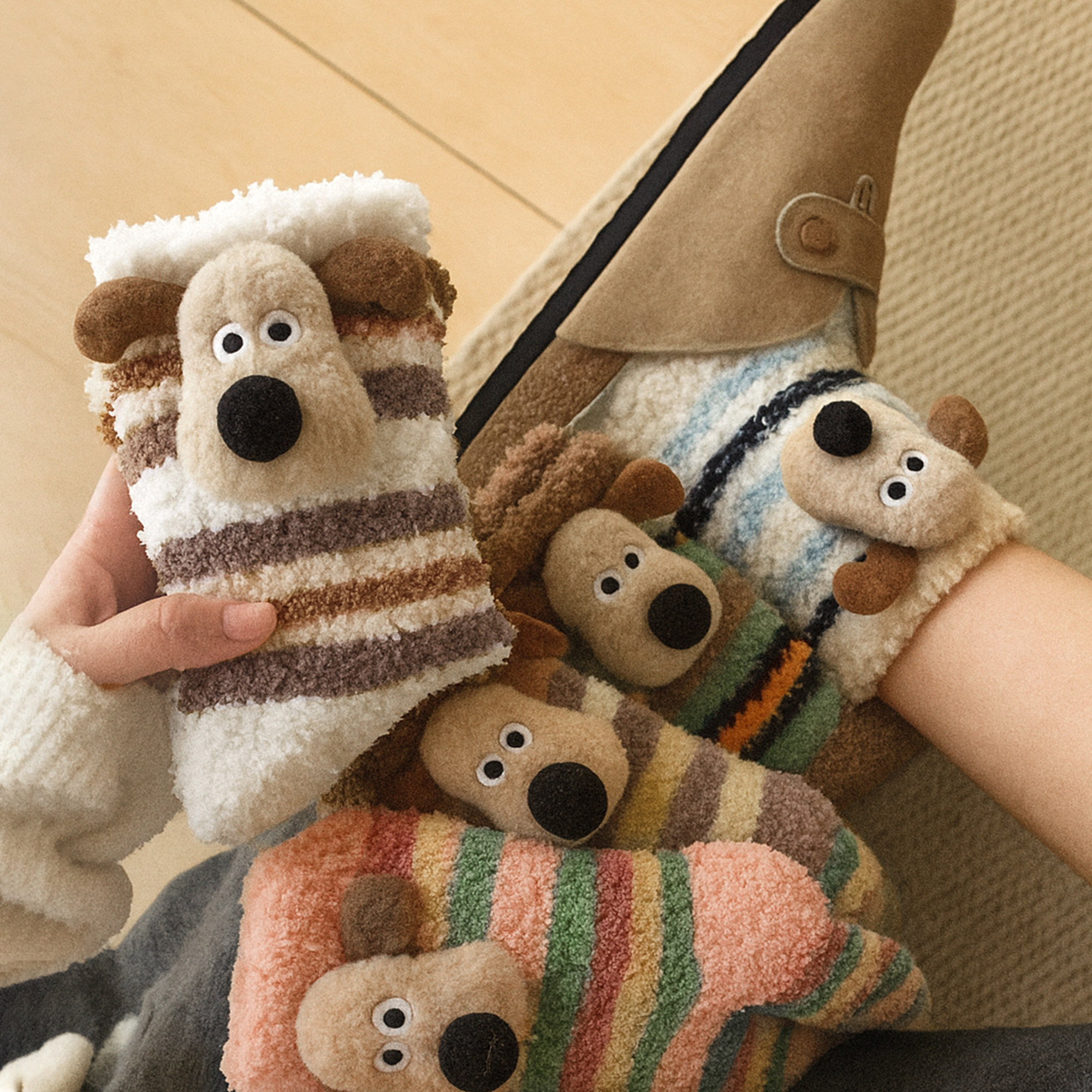 珊瑚绒小狗袜子女款春秋地板袜加绒加厚睡眠袜毛绒可爱卡通中筒袜