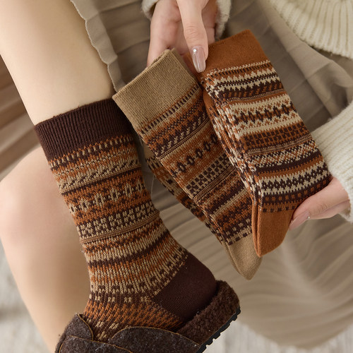 【浓郁的秋日气息】咖色中筒袜