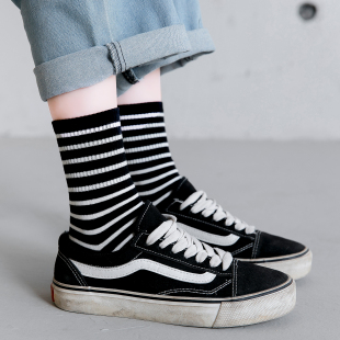 黑白条纹袜子女纯棉新款 日系外穿防臭运动中筒袜外穿潮长袜秋冬季