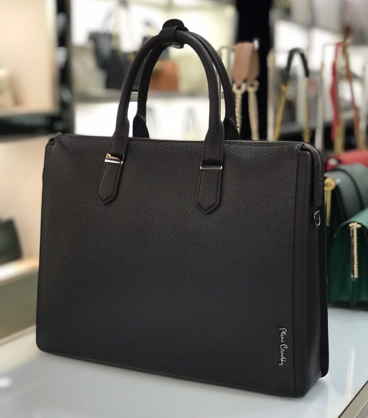 皮尔卡丹男包新款手提包单肩斜挎包时尚商务头层牛皮商场同款