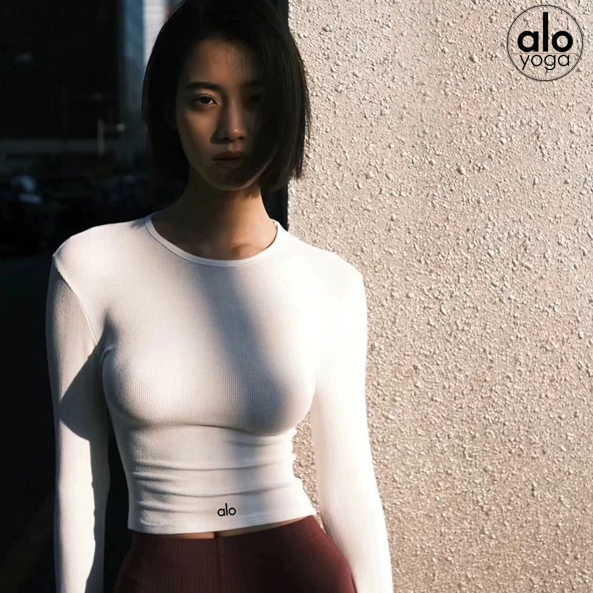 AloYoga修身瑜伽服上衣
