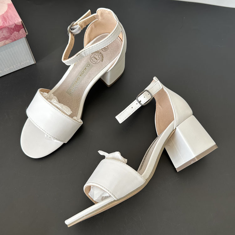 一字扣带粗跟猪皮垫露趾凉鞋