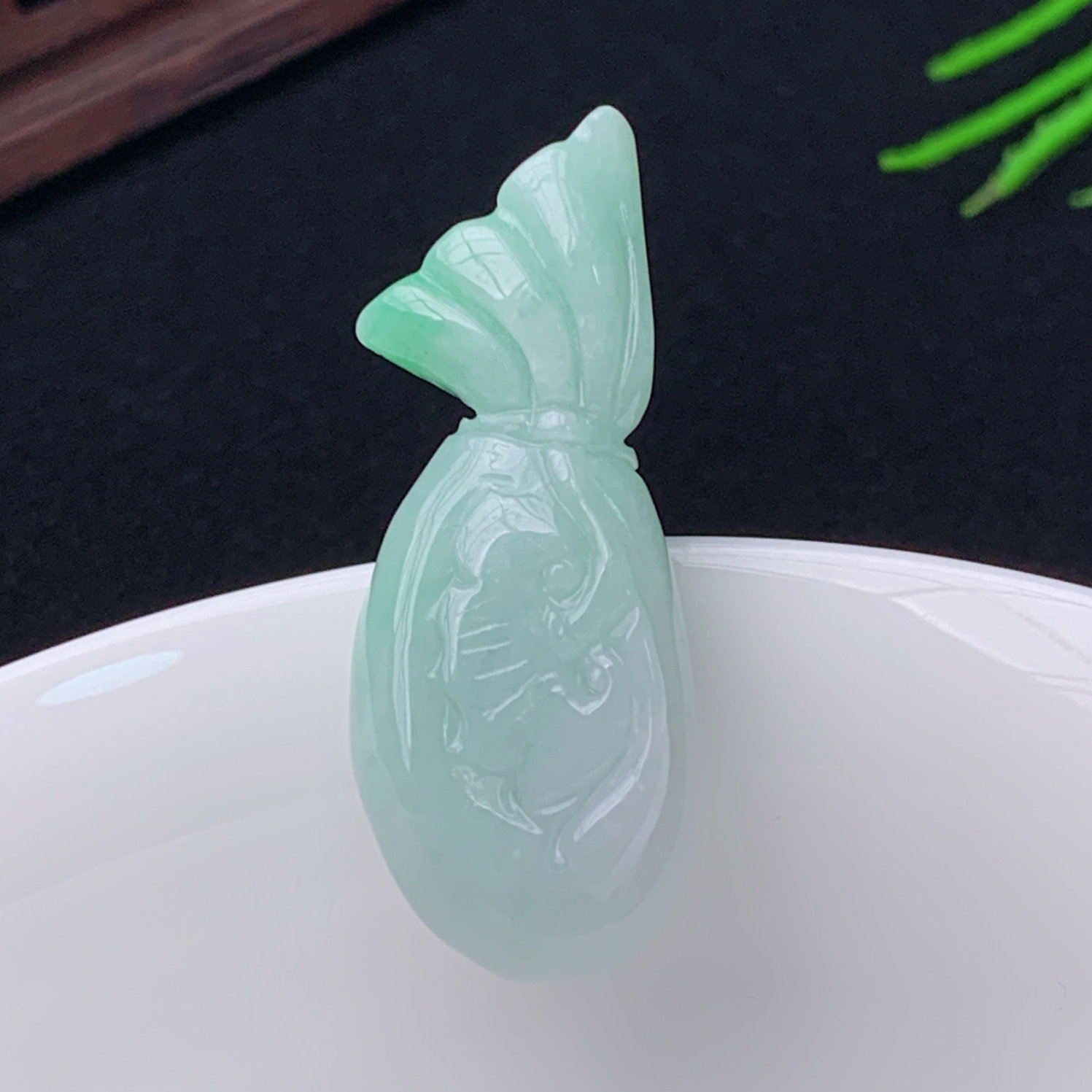 缅甸天然翡翠A货浅绿福袋玉石