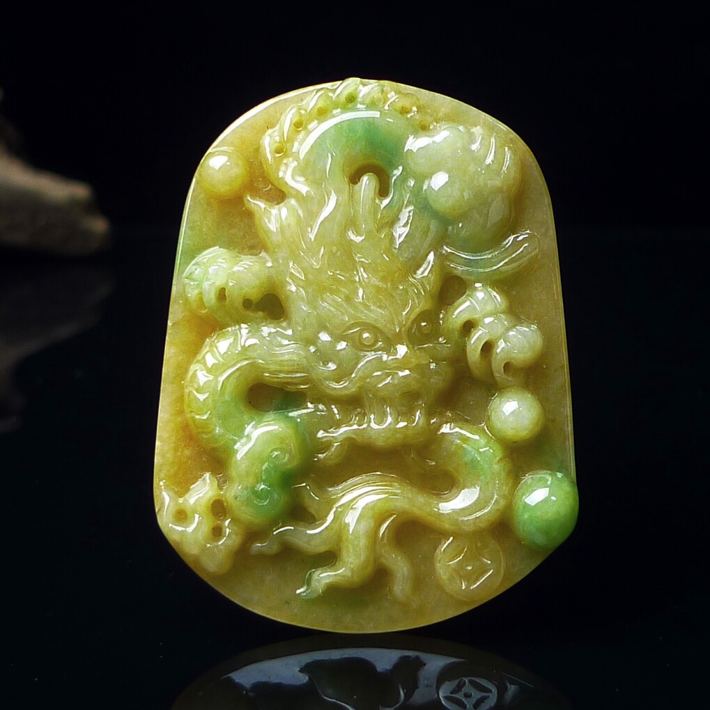 缅甸翡翠A货黄加绿龙牌玉石吊坠