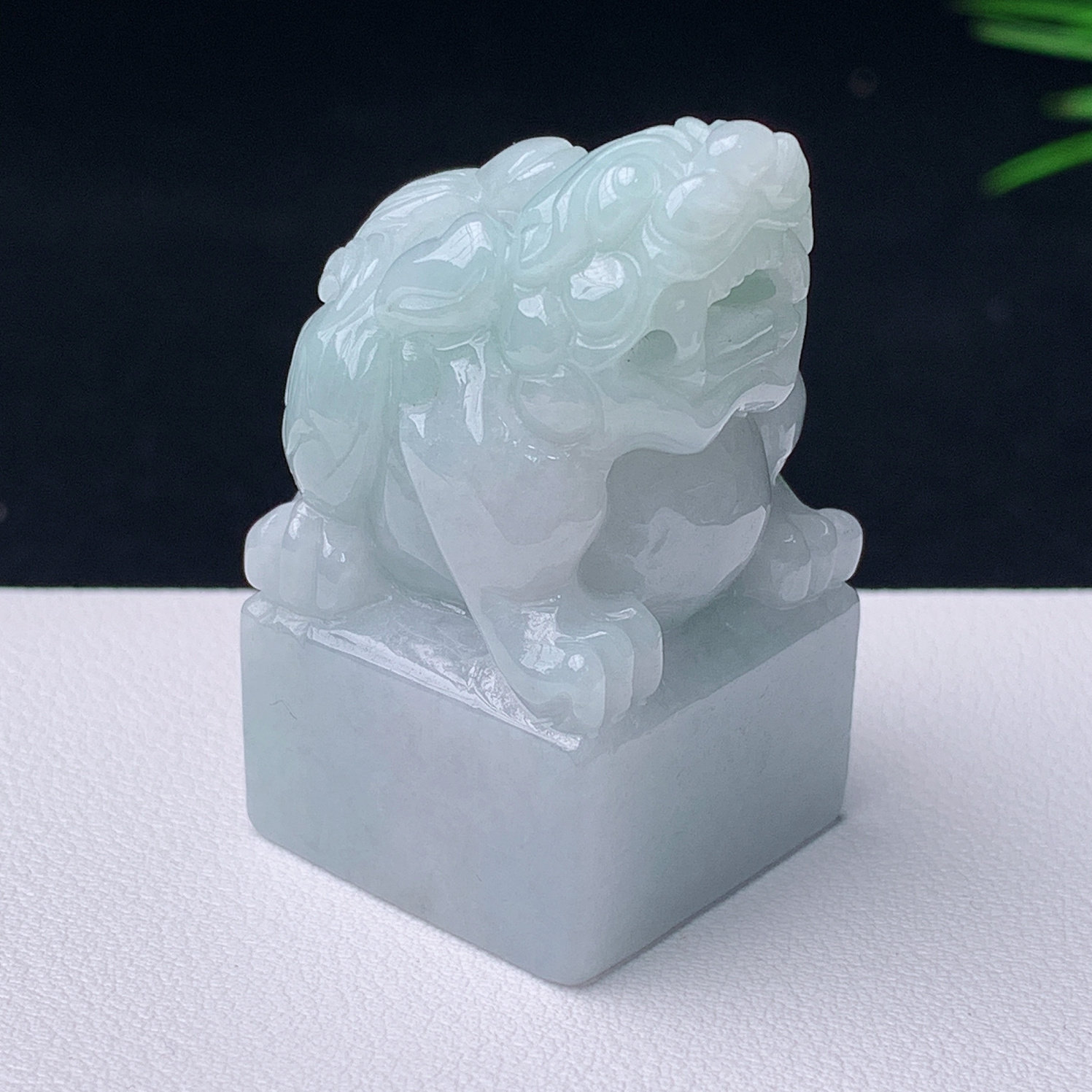 缅甸天然翡翠A货压角章玉石镇纸