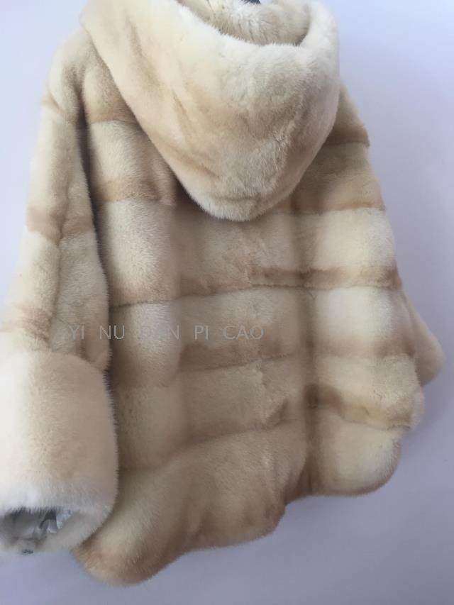 2017新品 进口水貂整貂女短款蝙蝠袖小母貂横排披肩带帽貂皮大衣