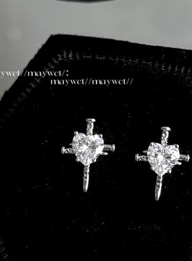 Maywct  禁锢之心甜酷爱心十字架锆石小众钛钢拧扣耳垂耳钉耳骨钉
