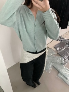 2025秋韩版sliver圆领单排扣针织开衫女无缝一体机全羊毛毛衣上衣