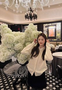 25秋冬韩版 女毛衣外套 复古珍珠娃娃领麻花纹米白色羊毛针织开衫