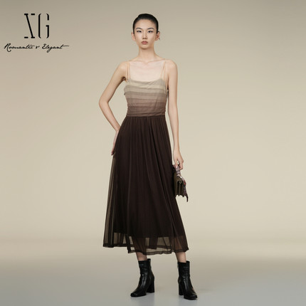 XG雪歌2025秋款高级感渐变吊带连衣裙女网纱拼接长裙XK304014A172