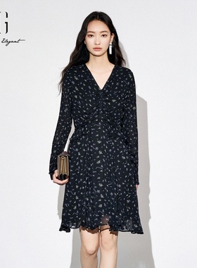 XG雪歌2025秋优雅压褶荷叶边飘逸法式V领碎花茶歇裙XK304017B493