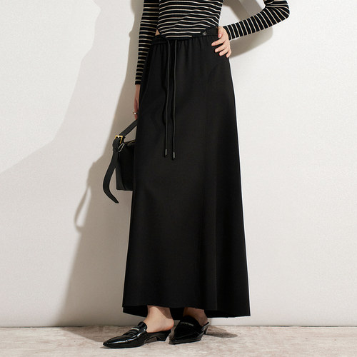 XG雪歌26春夏抽绳松紧腰黑色半身长裙女垂感显瘦伞裙XM203513A890