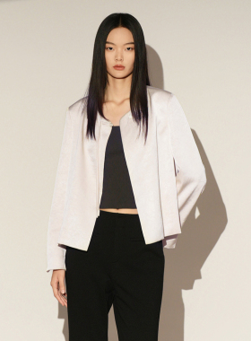 XG雪歌2026春国风盘扣雅致通勤气质暗纹缎感短外套女XL107024A291