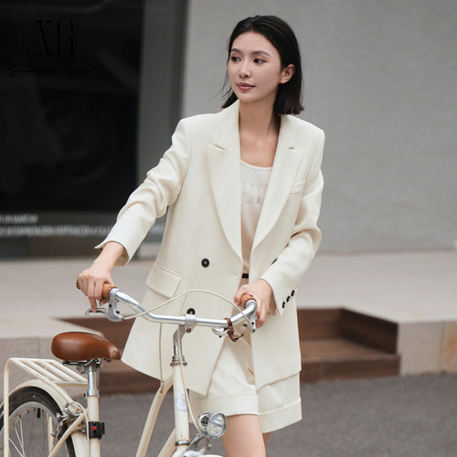 XG雪歌2025秋新款高级感米白色通勤双排扣西装外套女XK307019A251
