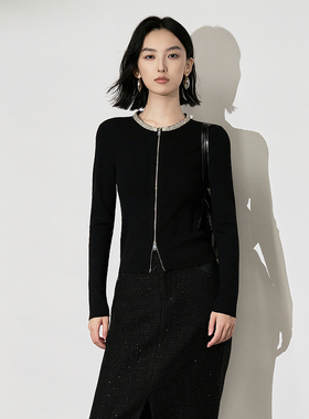 XG雪歌25冬新款绵羊毛双拉链钻饰圆领黑色针织开衫女XL411633A890