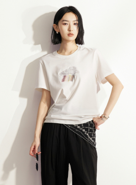 XG雪歌温柔风彩虹云朵T恤女夏宽松圆领百搭短袖上衣XM201579A851