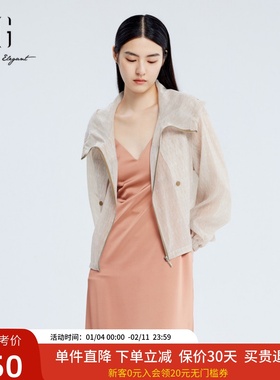 xg雪歌2024秋新款趣野满版印花廓感轻薄连帽外套女XJ307003B133