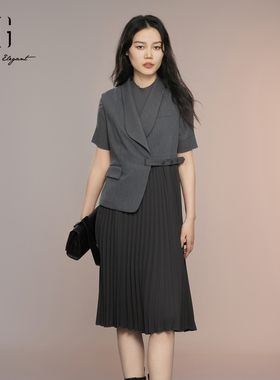 XG雪歌2025秋假两件百褶拼接显瘦A版通勤无袖连衣裙XK304004A383