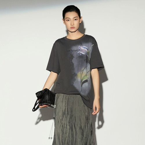 XG雪歌2026夏100%棉创意印花T恤女圆领套头休闲短袖XL201009A184