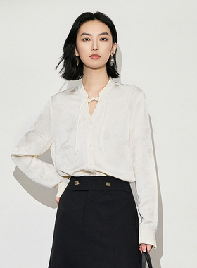 XG雪歌2025冬新款新中式盘扣通勤显瘦V领提花衬衫女XK421006A191