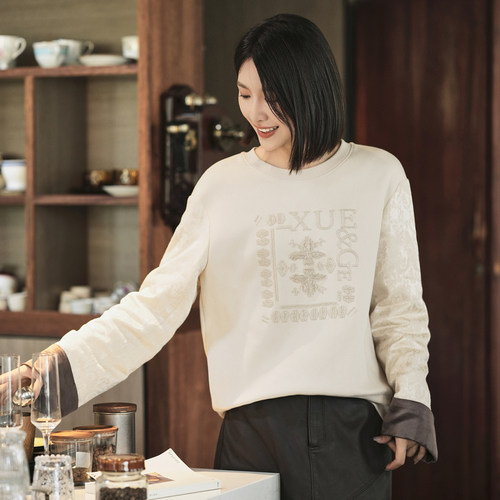 XG雪歌25冬新款国风绣花宽松落肩休闲通勤卫衣外套女XK401015A160
