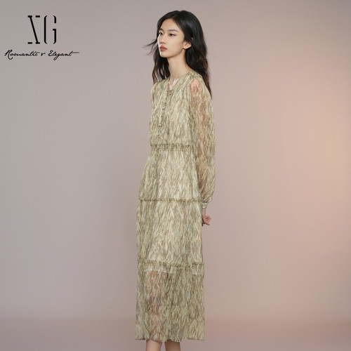 XG雪歌2025秋显瘦A版南法度假风长款飘逸碎花连衣裙XK304007B294