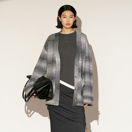 XG雪歌 2026春慵懒风针织开衫外套XL111024B184