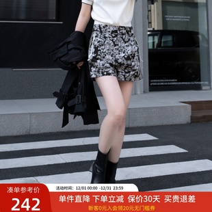 女XJ302003B297 休闲短裤 xg雪歌专柜小众满版 印花显高显瘦高腰A版
