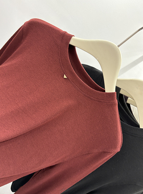 安哥拉红色长袖T恤女秋冬新款三角形钉珠修身显瘦正肩圆领打底衫