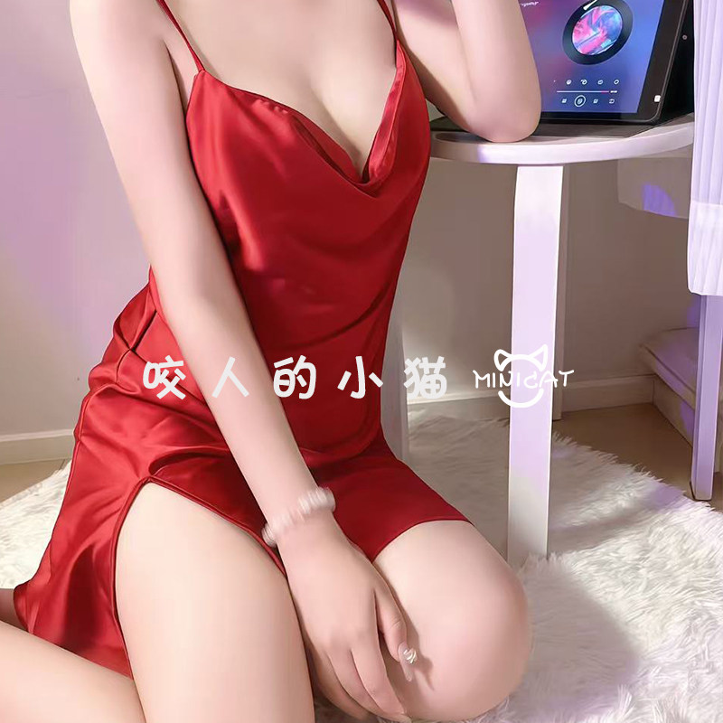 咬人的小猫：一抹红裙·性感美背睡裙
