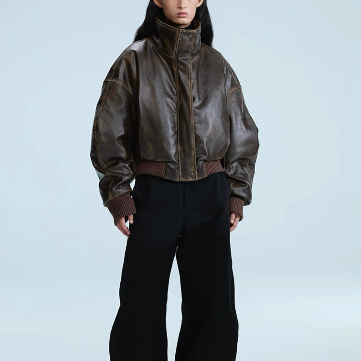 擦色短款羽绒服 深咖皮质女冬季宽松保暖外套设计师