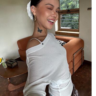 烫钻斜肩醋酸上衣褶皱松弛感设计师SENSEAWEEK