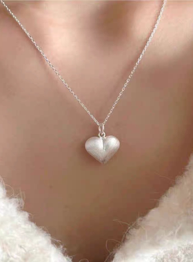 纯银轻奢ins小众设计感甜酷风拉丝桃心吊坠锁骨链